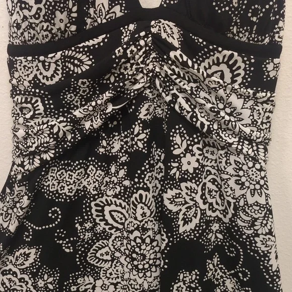 Stunning Halter Dress with Floral Design - Picture 3 of 13